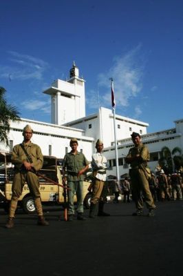 Click to view full size image
 ============== 
Battle of Surabaya Reenactment - November, 2009
