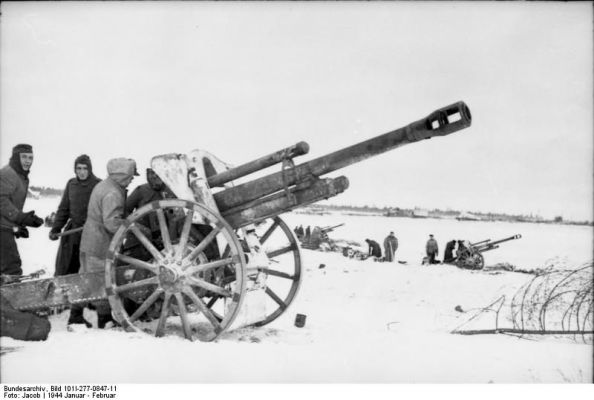 Click to view full size image
 ============== 
Soviet Union.- soldiers in winter clothing of a horse-drawn battery while operating a light field howitzer, in firing position, in snowy landscape.

Source: German Federal Archive
