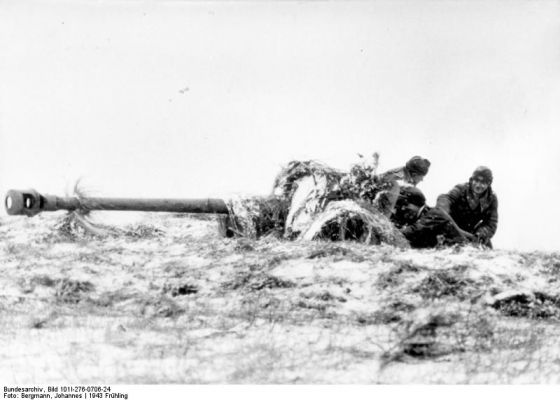 Click to view full size image
 ============== 
German 7.5 cm PaK 40 camouflaged in snowy terrain, Russia, 21 Mar 1943.

Source: German Federal Archive

