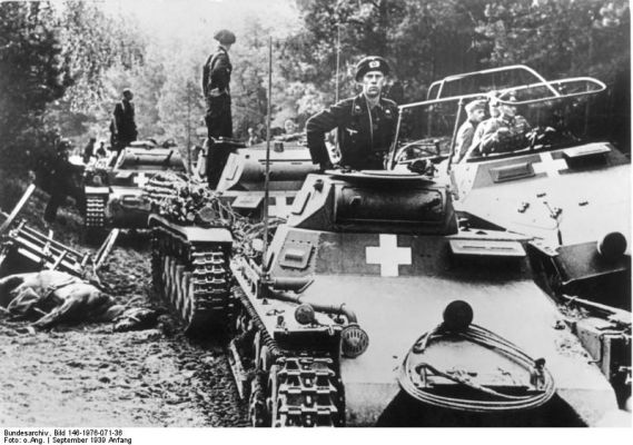 Click to view full size image
 ============== 
Poland, on the Brda.- armored soldiers on German Panzer I and Panzer IIs, alongside armored medium (Sd.Kfz. 251 / 3; with General Heinz Guderian?) 09.03.1939 [publication date?].

Source: German Federal Archive
