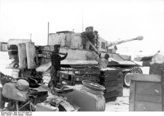 Click to view full size image
 ============== 
German tankers loading ammunition into a Tiger I heavy tank, Russia, Jan-Feb 1944.

Source: German Federal Archive

