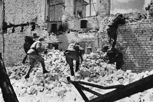 Click to view full size image
 ============== 
Red Army soldiers storm a group of Germans fighting in the ruins of Stalingrad.
