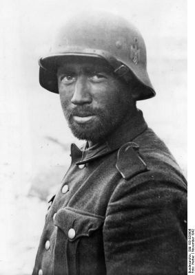 Click to view full size image
 ============== 
Portrait of a German Army soldier in Stalingrad, Russia, Nov 1942.

Source: German Federal Archives
