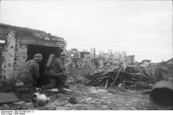 Click to view full size image
 ============== 
Russia, Stalingrad. - Soldiers with flame thrower before ruins of buildings; PK 670.

Source: German Federal Archive

