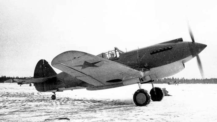 Tomahawk II (AH965) of the 126 IAP flown by Lt. S.G. Ridnyi, Moscow area, December 1941.
