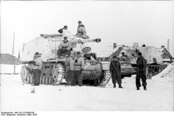 Click to view full size image
 ============== 
Soviet Union, in Vitebsk.- Rhinoceros tank destroyer.

Source: German Federal Archive

